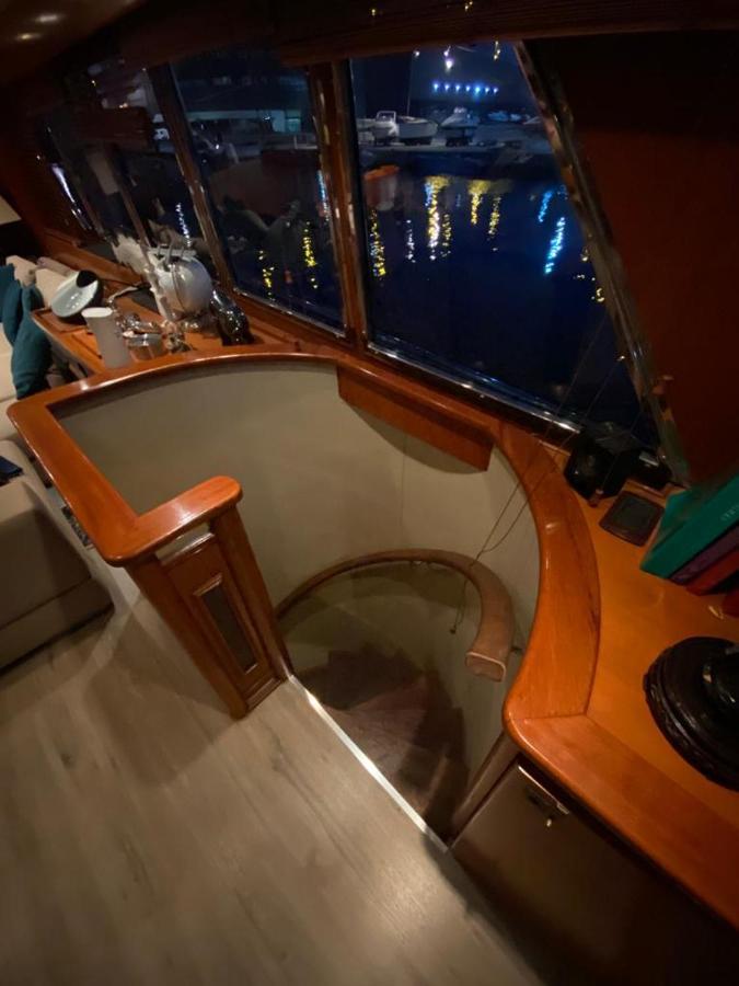 Amazing Boat To Sleep In Barcelona Hotel Sant Adrià de Besòs Eksteriør billede