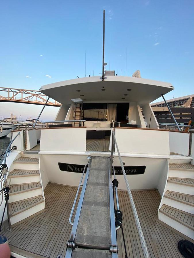 Amazing Boat To Sleep In Barcelona Hotel Sant Adrià de Besòs Eksteriør billede