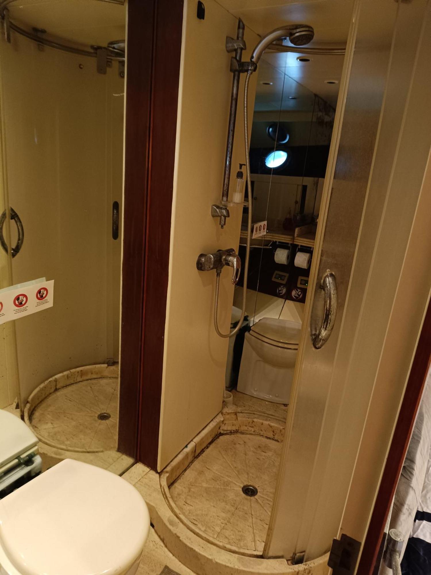 Amazing Boat To Sleep In Barcelona Hotel Sant Adrià de Besòs Eksteriør billede