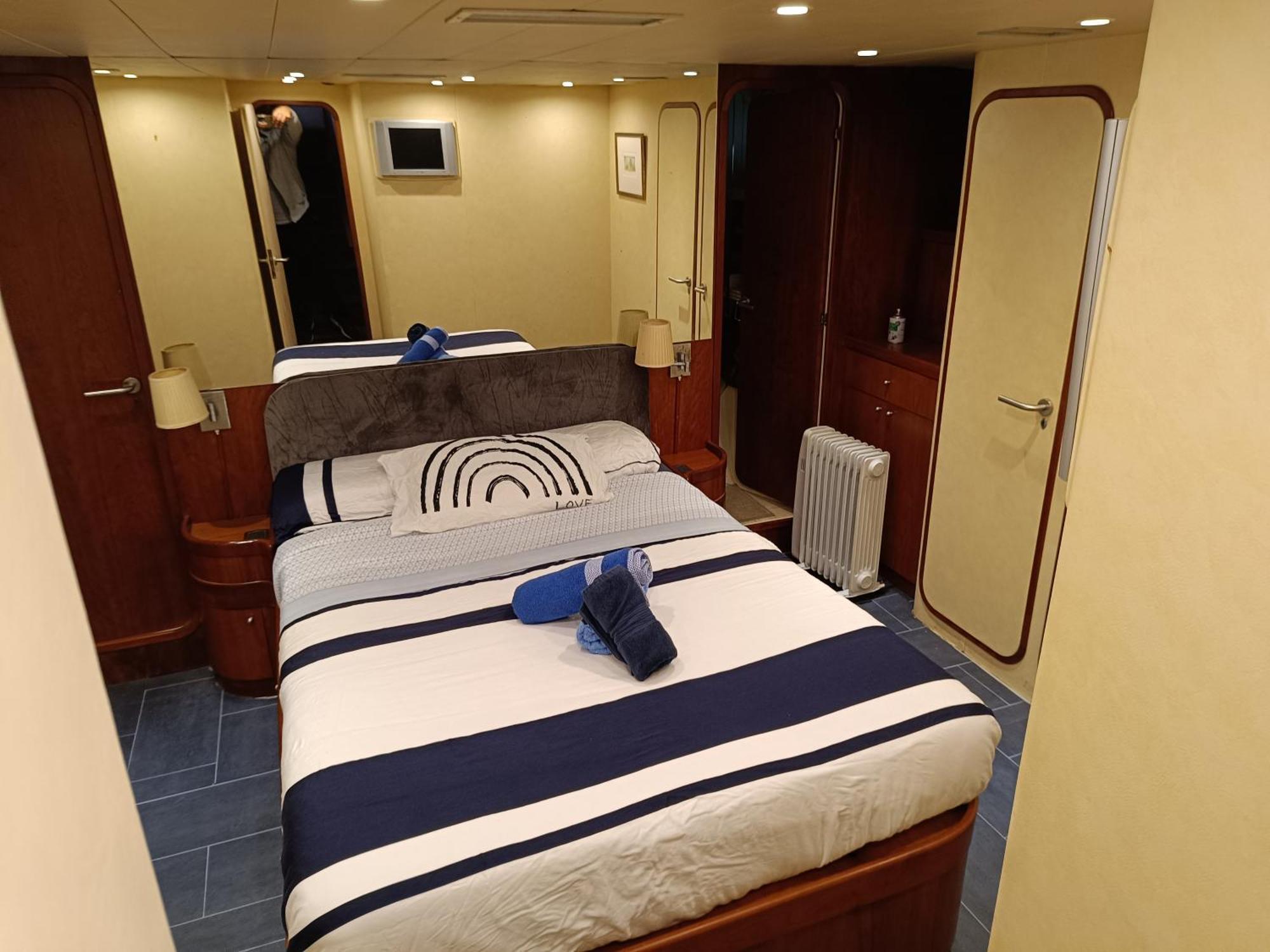 Amazing Boat To Sleep In Barcelona Hotel Sant Adrià de Besòs Eksteriør billede